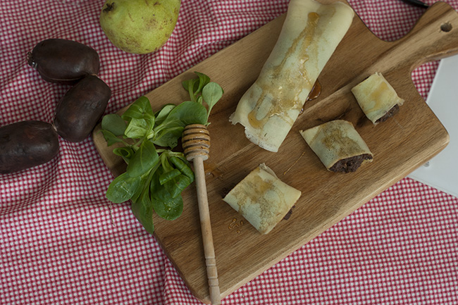 Cómo hacer Crepes de morcilla con pera y miel - Sabor Granada Cómo hacer Crepes de morcilla con pera y miel - Sabor Granada