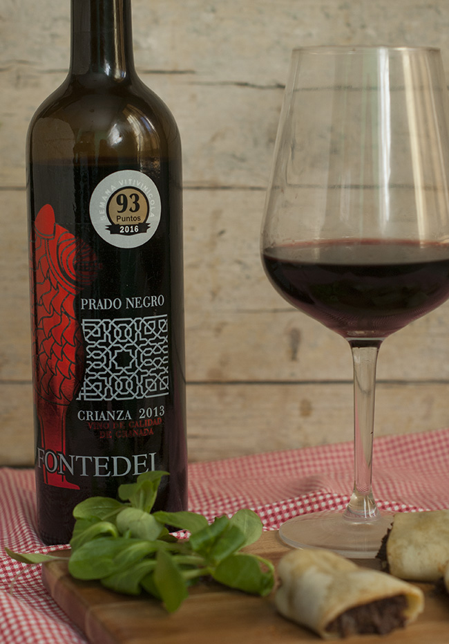 Copa de vino y botella Fontedei - Sabor Granada Copa de vino y botella Fontedei - Sabor Granada