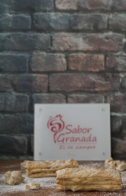 Milhojas de crema de turrón de la Alpujarra con reducción de Ron Pálido - Sabor Granada Milhojas de crema de turrón de la Alpujarra con reducción de Ron Pálido - Sabor Granada