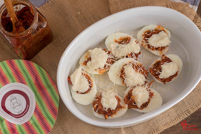 Huevos rellenos de pisto en proceso de elaboración - Sabor Granada Huevos rellenos de pisto en proceso de elaboración - Sabor Granada