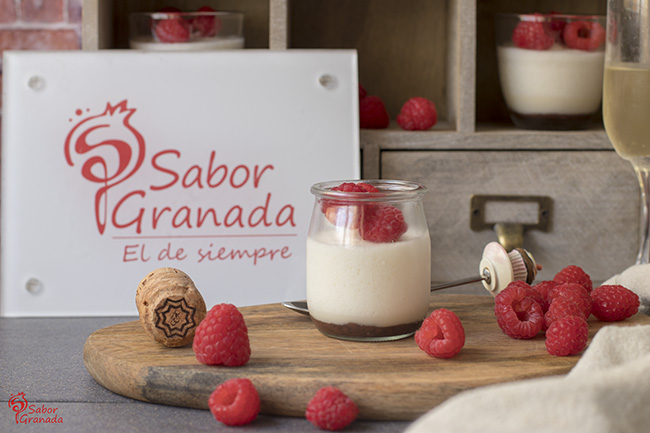 Cómo hacer mousse de cava con frambuesas - Sabor Granada Cómo hacer mousse de cava con frambuesas - Sabor Granada