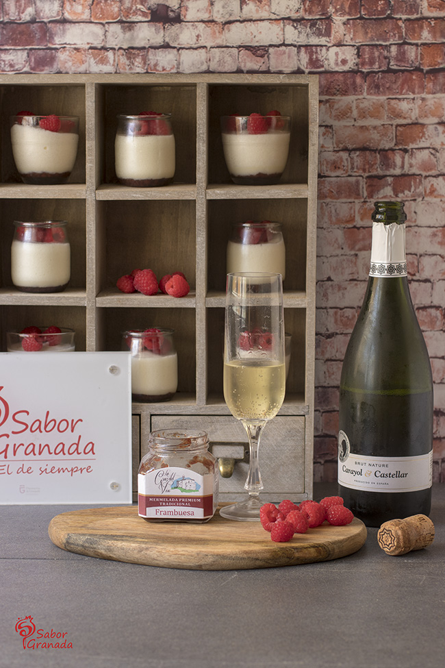 Mousse de cava con frambuesas - Sabor Granada Mousse de cava con frambuesas - Sabor Granada