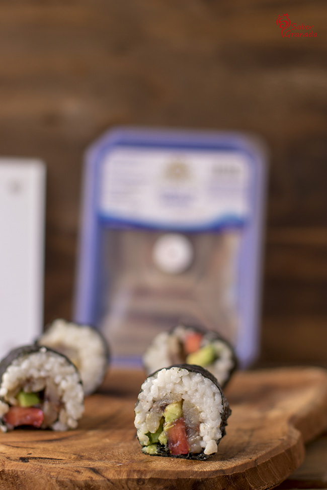 Sushi de sardina con aguacate y fresas - Sabor Granada Sushi de sardina con aguacate y fresas - Sabor Granada