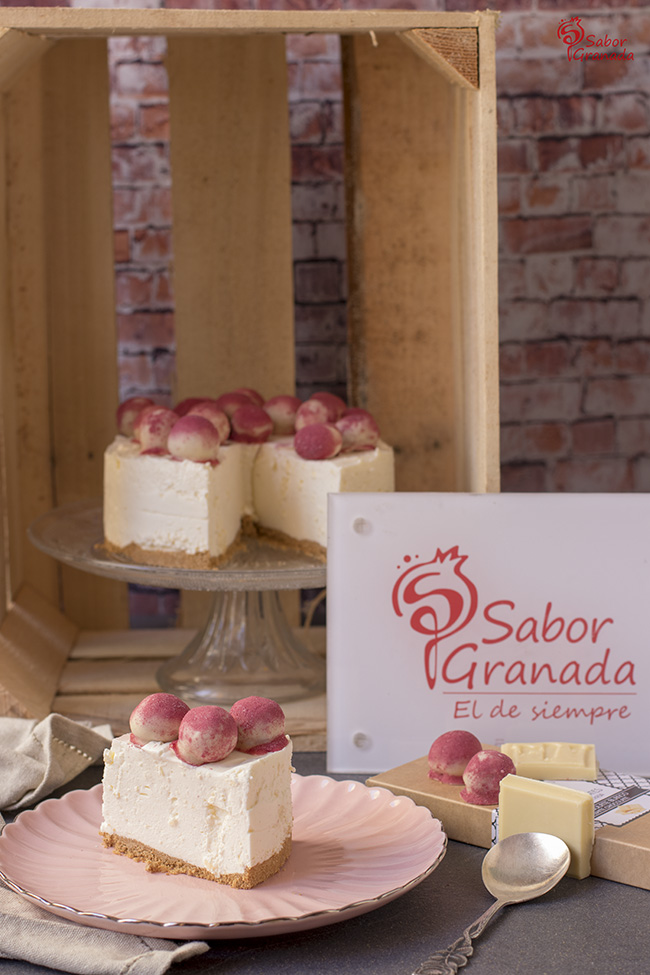 Cómo hacer tarta de queso y chocolate blanco con bombones de frutos rojos - Sabor Granada Cómo hacer tarta de queso y chocolate blanco con bombones de frutos rojos - Sabor Granada