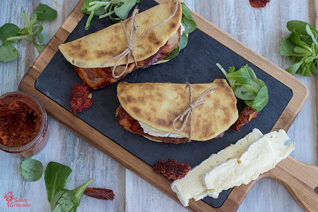 Piadina de chorizo ibérico, queso y paté de tomates secos - Sabor Granada Piadina de chorizo ibérico, queso y paté de tomates secos - Sabor Granada