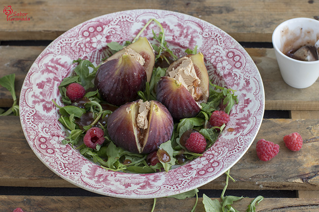 Cómo hacer ensalada de higos rellenos de foie y frambuesas con vinagreta de fresas al cava - Sabor Granada Cómo hacer ensalada de higos rellenos de foie y frambuesas con vinagreta de fresas al cava - Sabor Granada