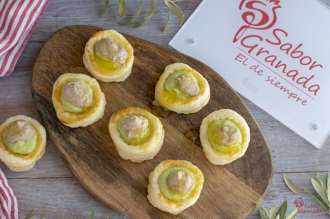 Volovanes caseros con crema de aguacate, paté de sardinas y mermelada de AOVE - Sabor Granada Volovanes caseros con crema de aguacate, paté de sardinas y mermelada de AOVE - Sabor Granada