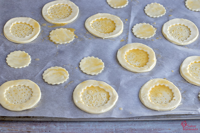 Cómo hacer volovanes caseros con crema de aguacate, paté de sardinas y mermelada de AOVE - Sabor Granada Cómo hacer volovanes caseros con crema de aguacate, paté de sardinas y mermelada de AOVE - Sabor Granada