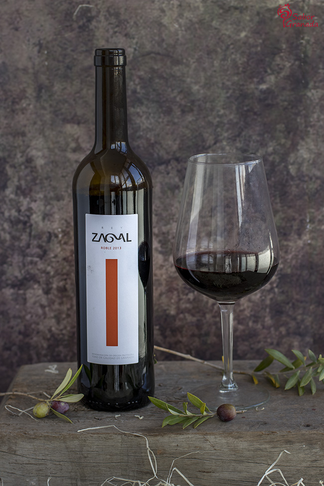 Copa de vino Rey Zagal para maridar los huevos camperos con patatas y jamón de la Alpujarra - Sabor Granada Copa de vino Rey Zagal para maridar los huevos camperos con patatas y jamón de la Alpujarra - Sabor Granada