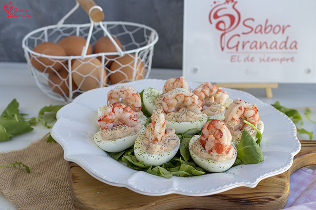 Receta para hacer huevos rellenos navideños - Sabor Granada