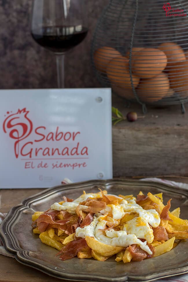 Cómo hacer Huevos camperos con patatas y jamón de la Alpujarra - Sabor Granada Cómo hacer Huevos camperos con patatas y jamón de la Alpujarra - Sabor Granada