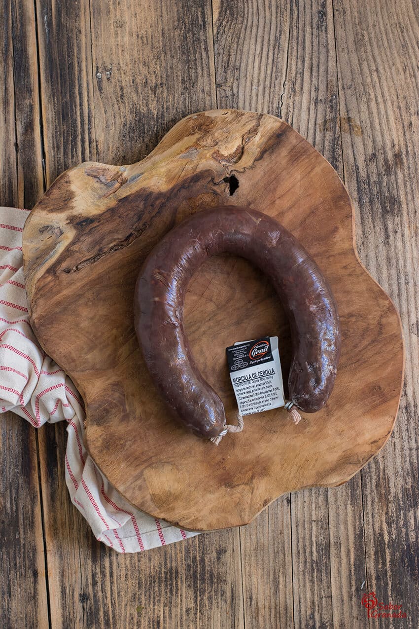 Morcilla de Cárnicas Genil para la elaboración de esta receta de puchero andaluz - Sabor Granada Morcilla de Cárnicas Genil para la elaboración de esta receta de puchero andaluz - Sabor Granada