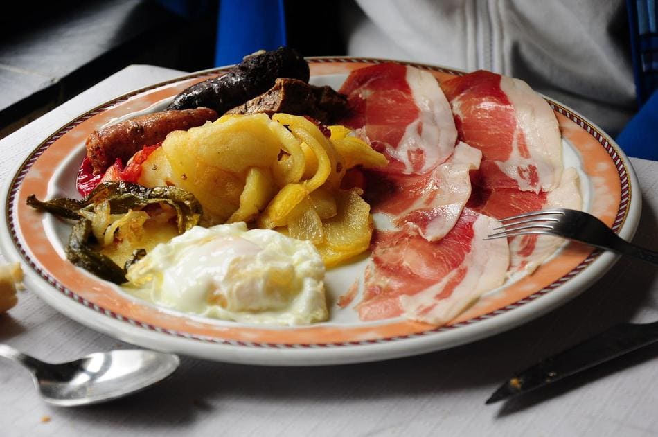 Plato alpujarreño - Sabor Granada Plato alpujarreño - Sabor Granada