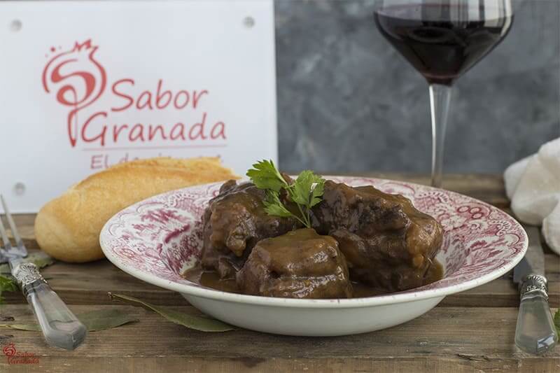 Receta para hacer rabo de toro estofado - Sabor Granada