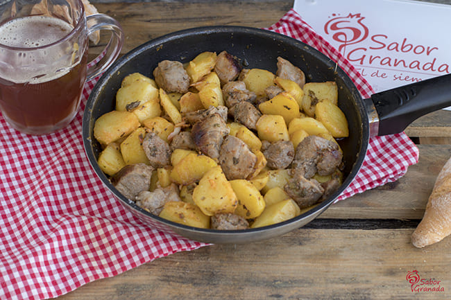Cómo hacer Solomillo con patatas en adobo - Sabor Granada Cómo hacer Solomillo con patatas en adobo - Sabor Granada