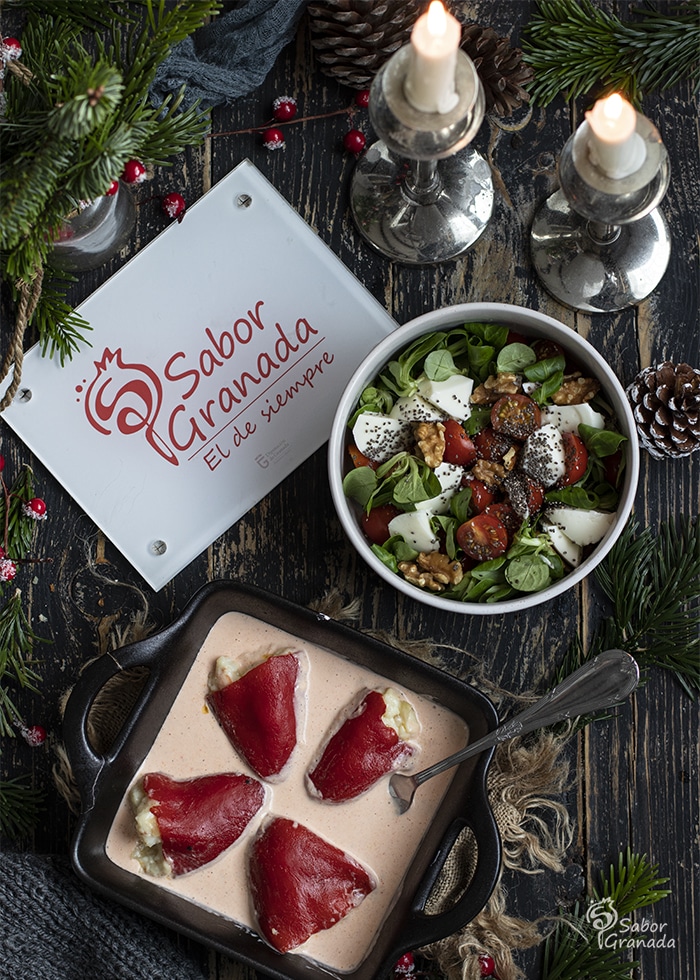 Pimientos del piquillo rellenos de gambones emplatados - Sabor Granada Pimientos del piquillo rellenos de gambones emplatados - Sabor Granada