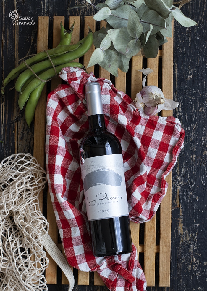 Vino tinto Los Pedros de Carayol & Castellar para maridar las habas con jamón - Sabor Granada Vino tinto Los Pedros de Carayol & Castellar para maridar las habas con jamón - Sabor Granada