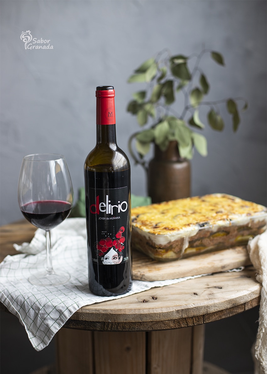 Vino Delirio Joven de Bodegas Muñana para maridar esta musaka - Sabor Granada Vino Delirio Joven de Bodegas Muñana para maridar esta musaka - Sabor Granada