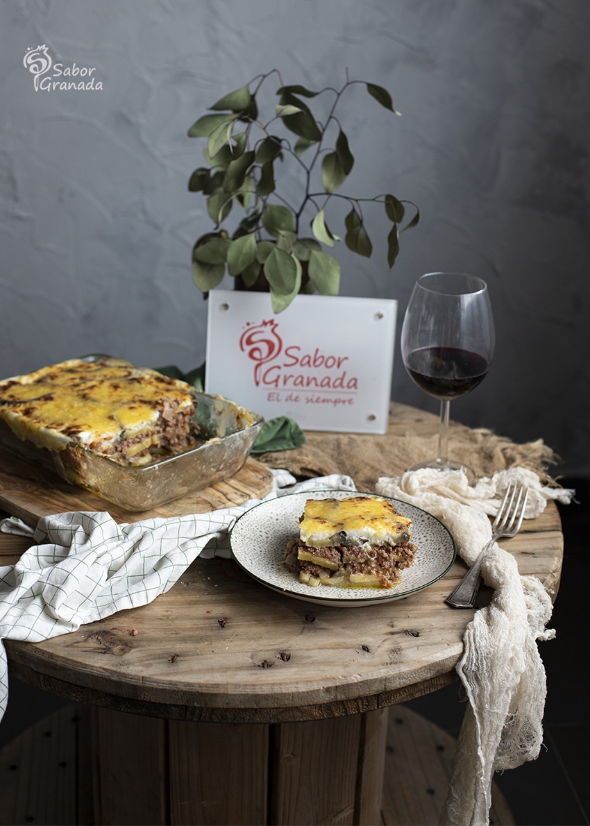 Plato de musaka - Sabor Granada Plato de musaka - Sabor Granada