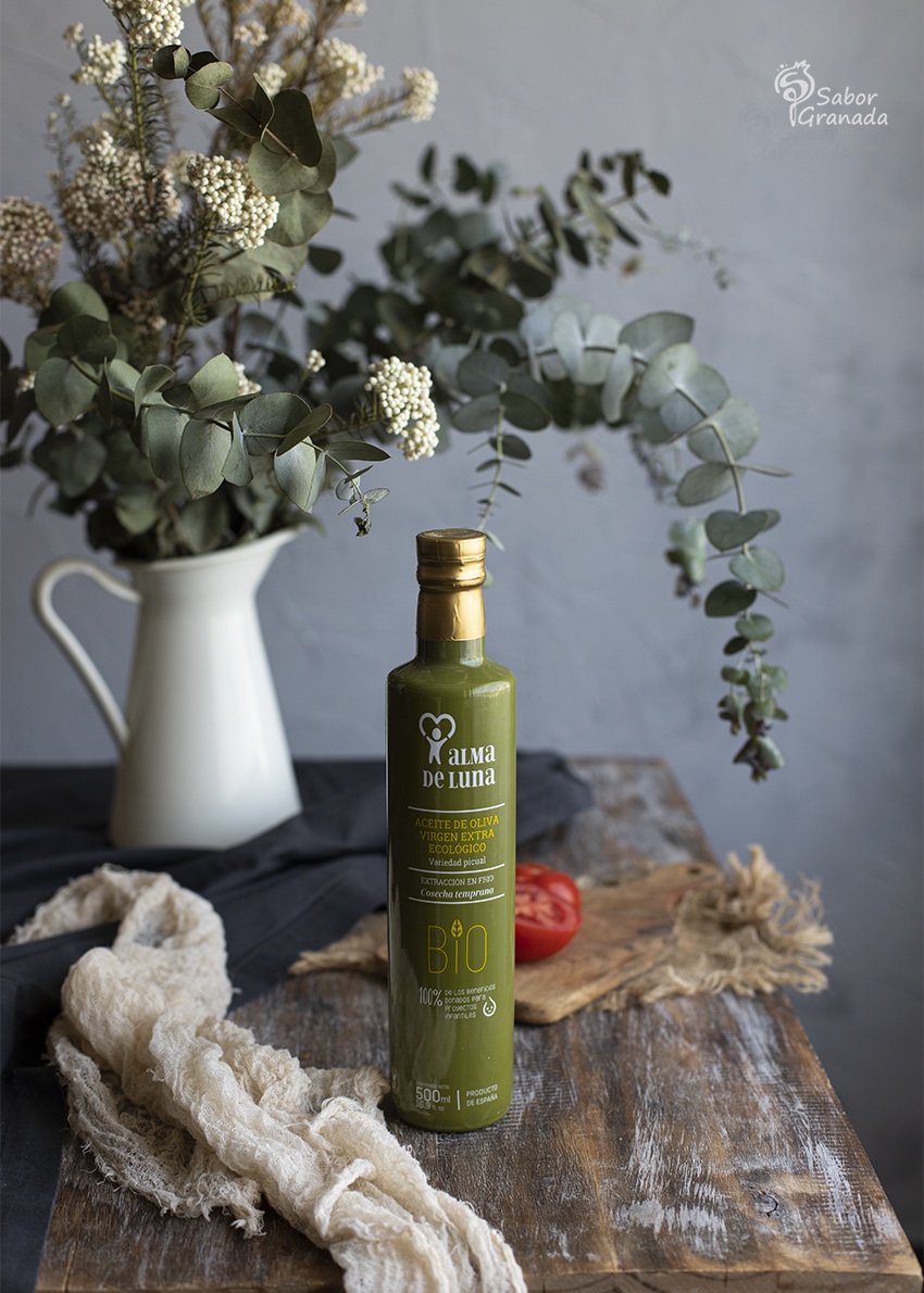 AOVE Alma de Luna para hacer el carpaccio de tomate con anchoas y pistachos - Sabor Granada AOVE Alma de Luna para hacer el carpaccio de tomate con anchoas y pistachos - Sabor Granada