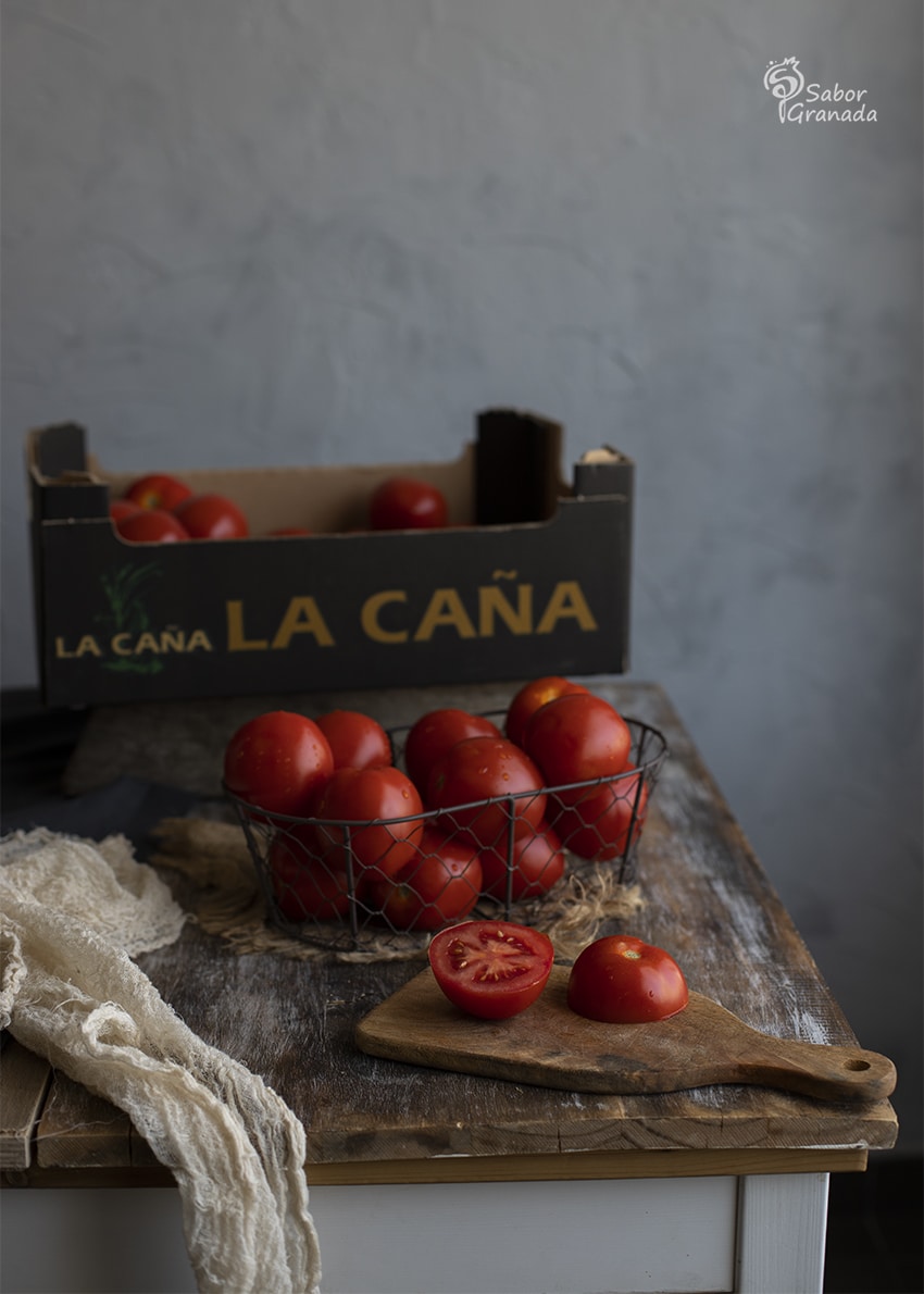 Tomates La Caña para hacer el carpaccio de tomate con anchoas y pistachos - Sabor Granada Tomates La Caña para hacer el carpaccio de tomate con anchoas y pistachos - Sabor Granada