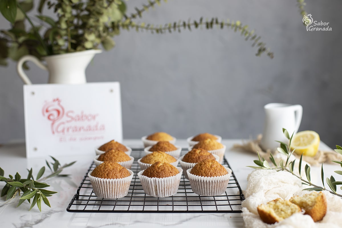 Receta para hacer magdalenas de AOVE y limón - Sabor Granada