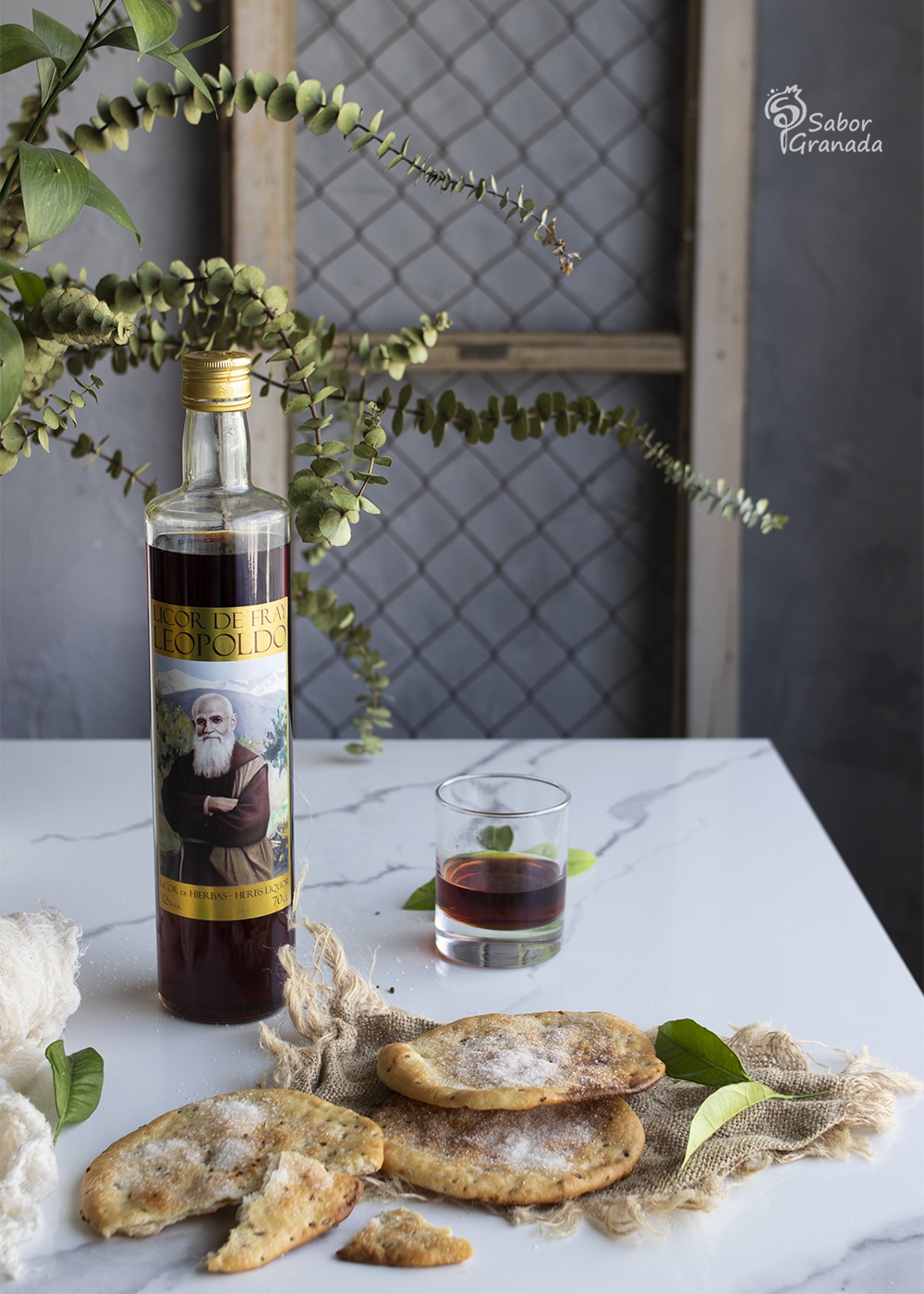 Licor Fray Leopoldo de Industrias Espadafor para acompañar las tortas de aceite - Sabor Granada Licor Fray Leopoldo de Industrias Espadafor para acompañar las tortas de aceite - Sabor Granada