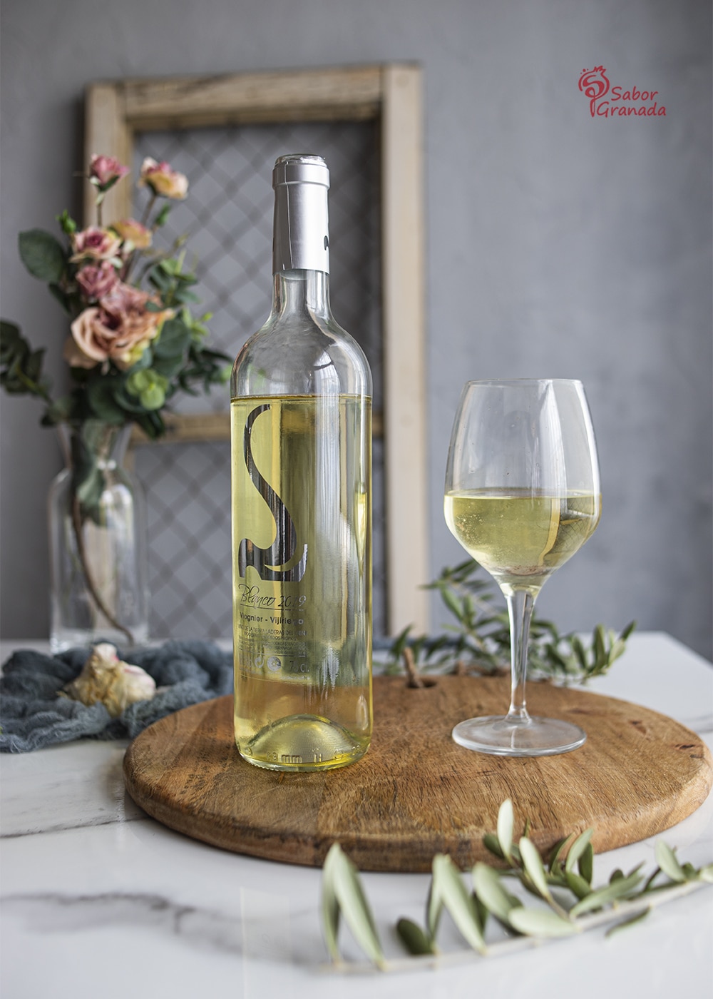 Vino blanco de la bodega Señorío de Nevada para maridar mejillones al ron - Sabor Granada Vino blanco de la bodega Señorío de Nevada para maridar mejillones al ron - Sabor Granada