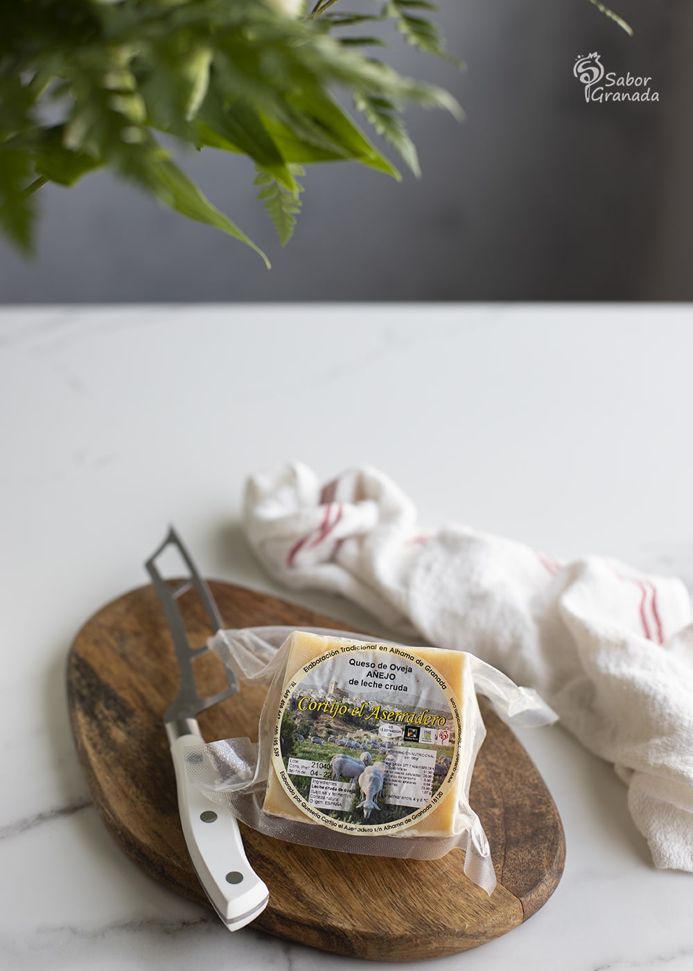 Queso de oveja de Cortijo el Aserradero para hacer paninis caseros - Sabor Granada Queso de oveja de Cortijo el Aserradero para hacer paninis caseros - Sabor Granada