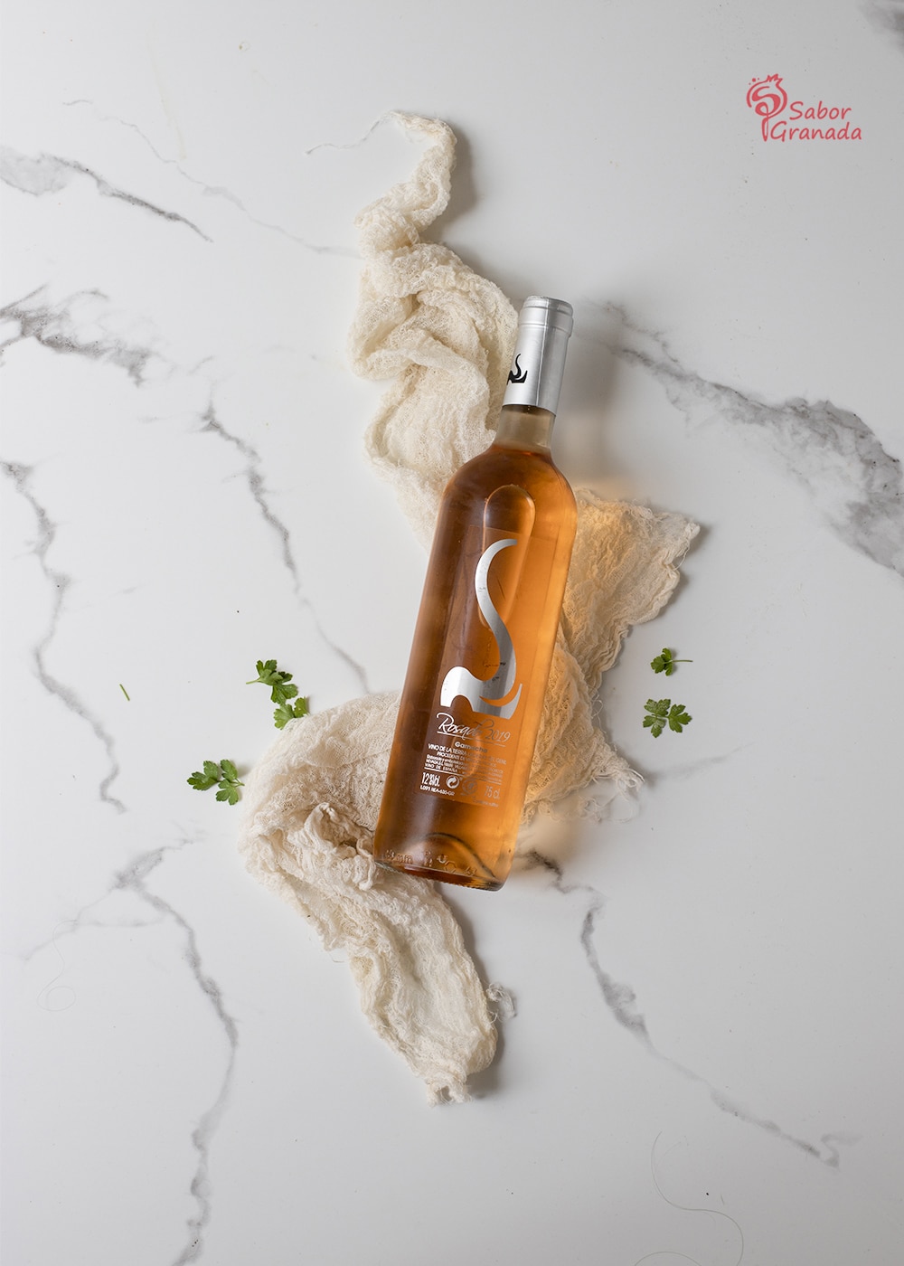 Vino rosado de la Bodega Señorío de Nevada para maridar este carpaccio de quisquilla de Motril - Sabor Granada Vino rosado de la Bodega Señorío de Nevada para maridar este carpaccio de quisquilla de Motril - Sabor Granada